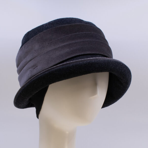 Wool Classic: Jeanette (Velvet) - Midnight/Grey (Side View 2) (Ear Cuff)