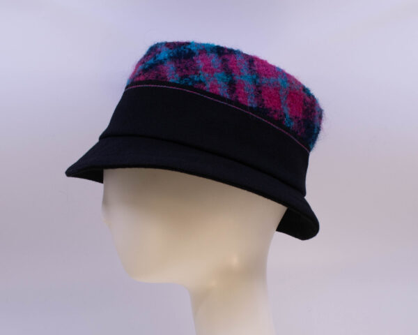 London: Dale - Plaid/Black (Side View)