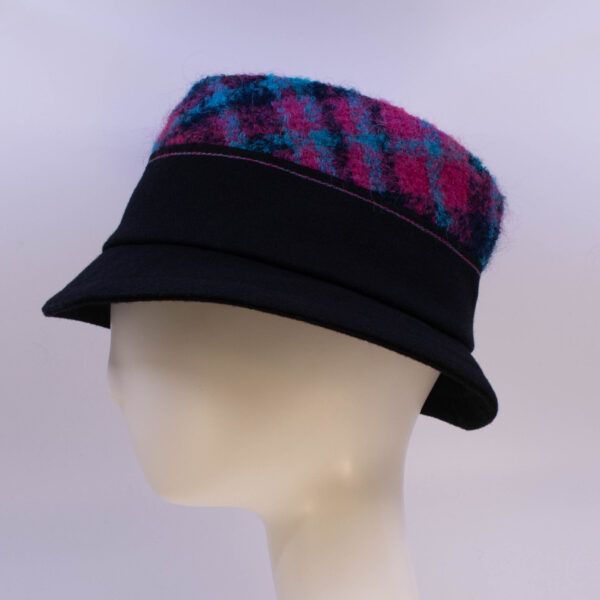 London: Dale - Plaid/Black (Side View)