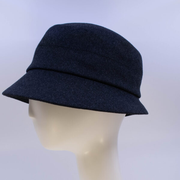 Wool Classic: Kaitlin - Midnight (Side View)