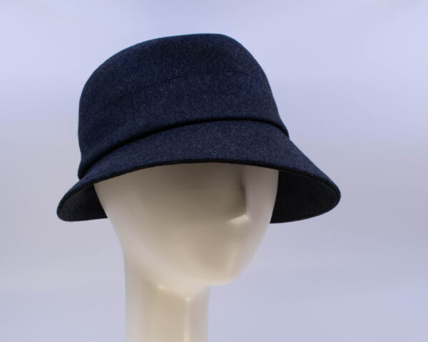 Wool Classic: Kaitlin - Midnight (Side View 2)