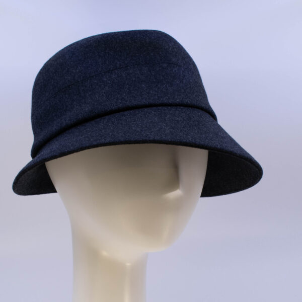 Wool Classic: Kaitlin - Midnight (Side View 2)